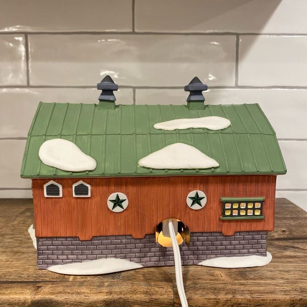 Department 56 Pennsylvania Dutch Barn New England Village #5648-0 Heritage - Picture 5 of 13
